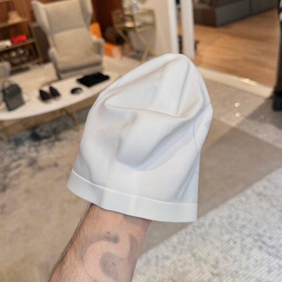 Chanel SS24 Set of 2 Black White CC Silicone Swim Caps - Picture 8 of 10